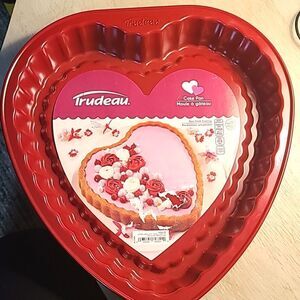 Trudeau Red Heart-Shaped Cake Pan, NWOT